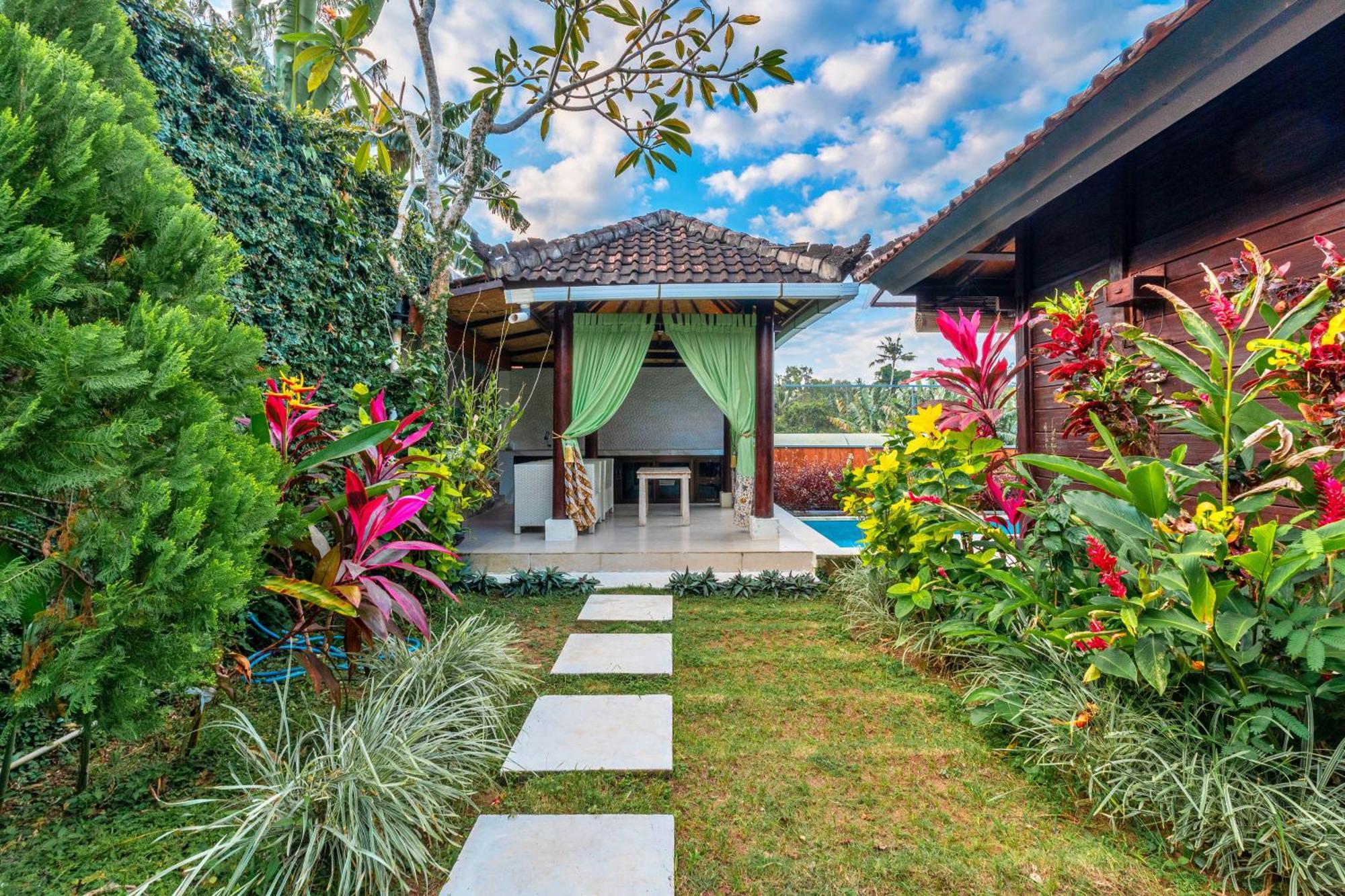 Sri Abi Ratu Villas Sukawati  Exterior photo