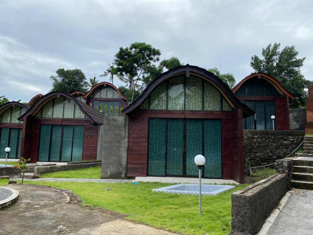 Sri Abi Ratu Villas Sukawati  Exterior photo